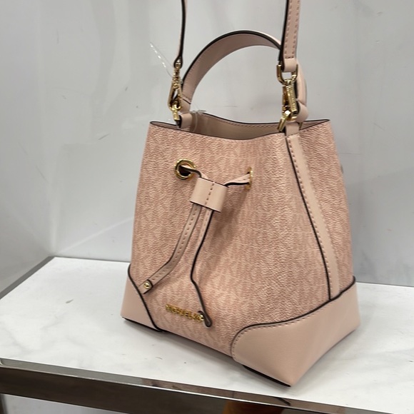 MICHAEL KORS 35F2GM9M1B MERCER SMALL BUCKET DRAWSTRING CROSSBODY
Dk Powder Blush - Picture 11 of 16